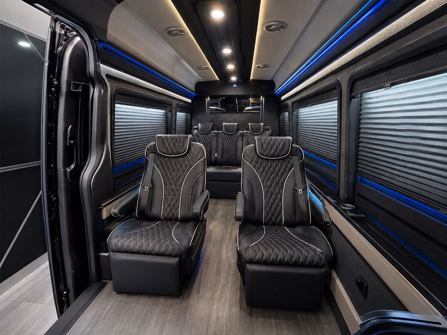 lakehavasucitycharterbuscompany com makes it possible to find the right bus for the phx to havasu run
