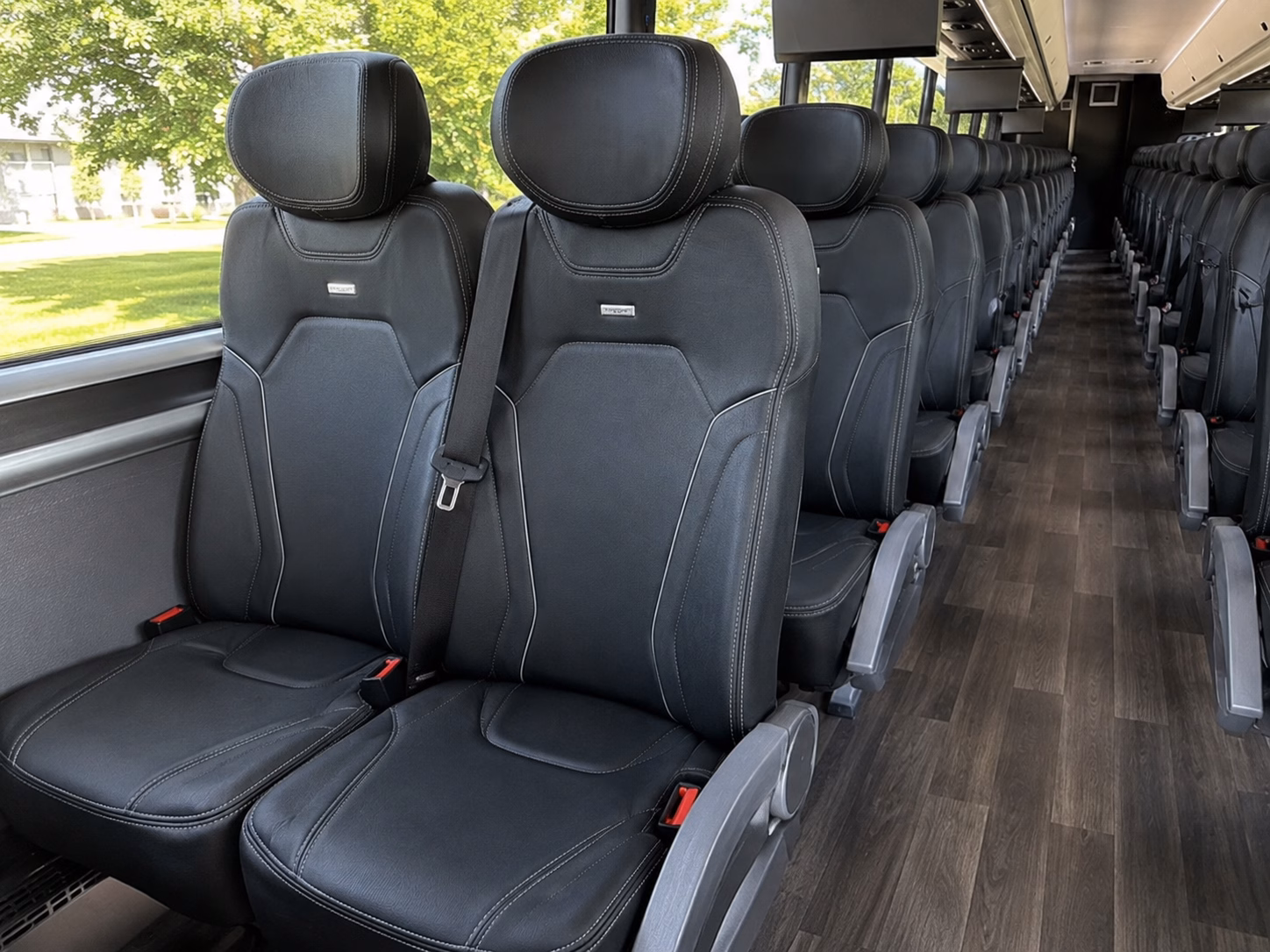shuttle wedding guests between hotels and your london bridge venue